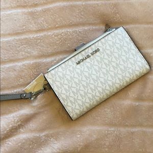 Michael Kors Jet Set Travel Wallet